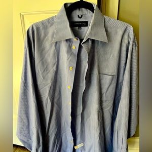 Kenneth Cole men’s button down dress shirt- like new!